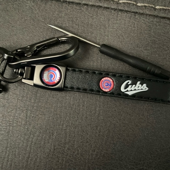 New Chicago Cubs key ring and screwdriver set - Picture 2 of 5